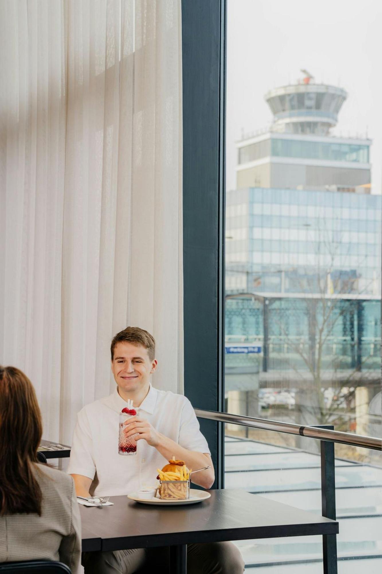Courtyard By Marriott Prague Airport Hotel Exterior photo